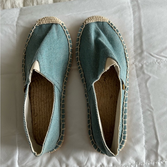 ALEXIS LEROY ADORABLE ESPADRILLES, SZ 37, LT BLUE, CANVAS UPPER RUBBER SOLE NWOT - Picture 4 of 5